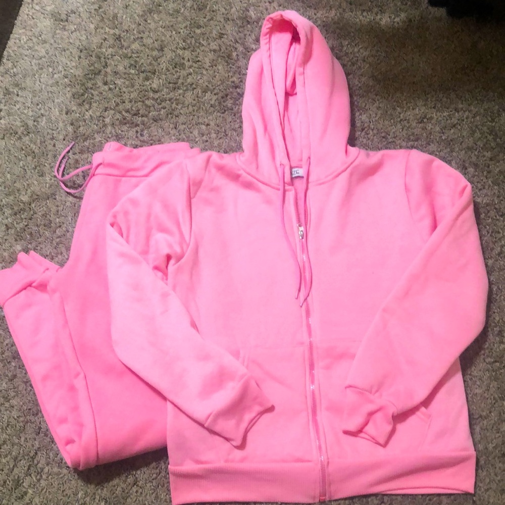 ✨NEW LISTING ✨ Pink Sweatsuit
